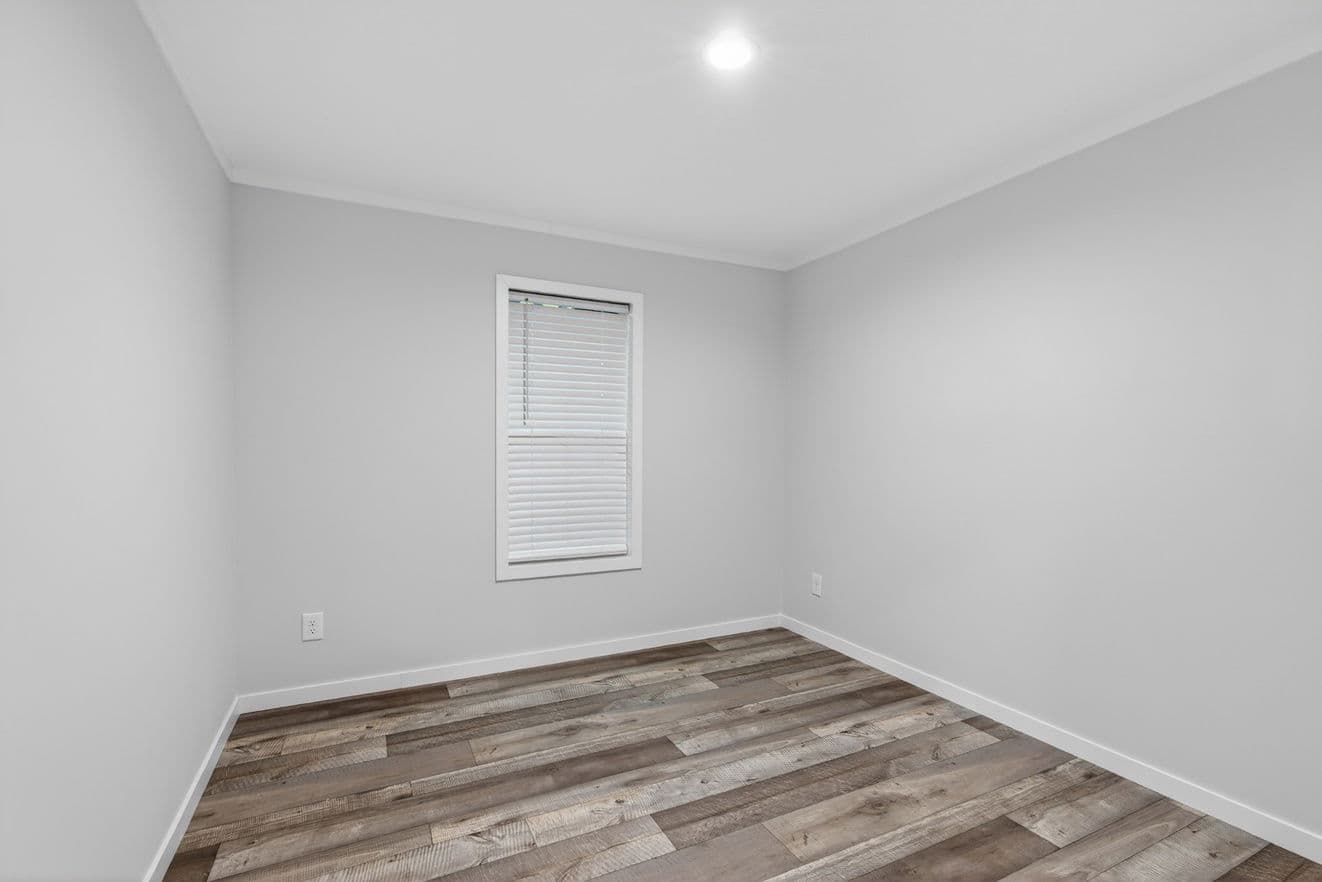 Axis 32563n bedroom home features