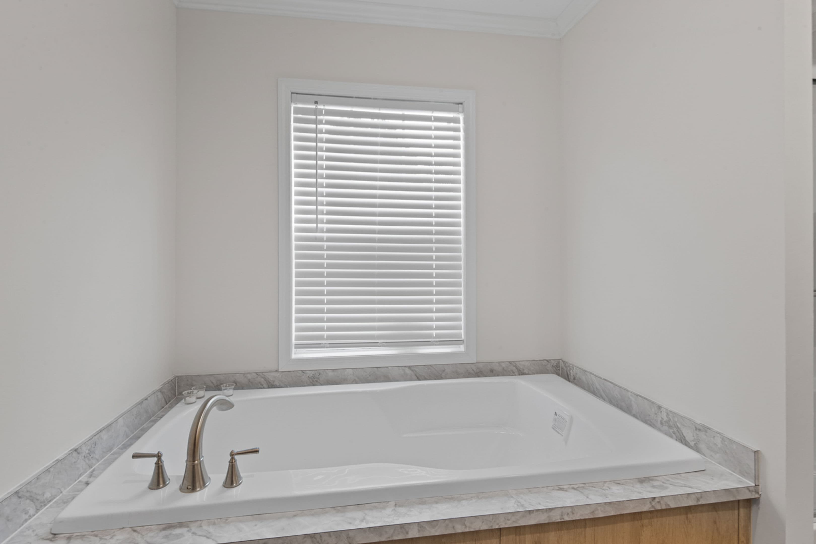 Pinehurst (inventory) interior and bathroom home features