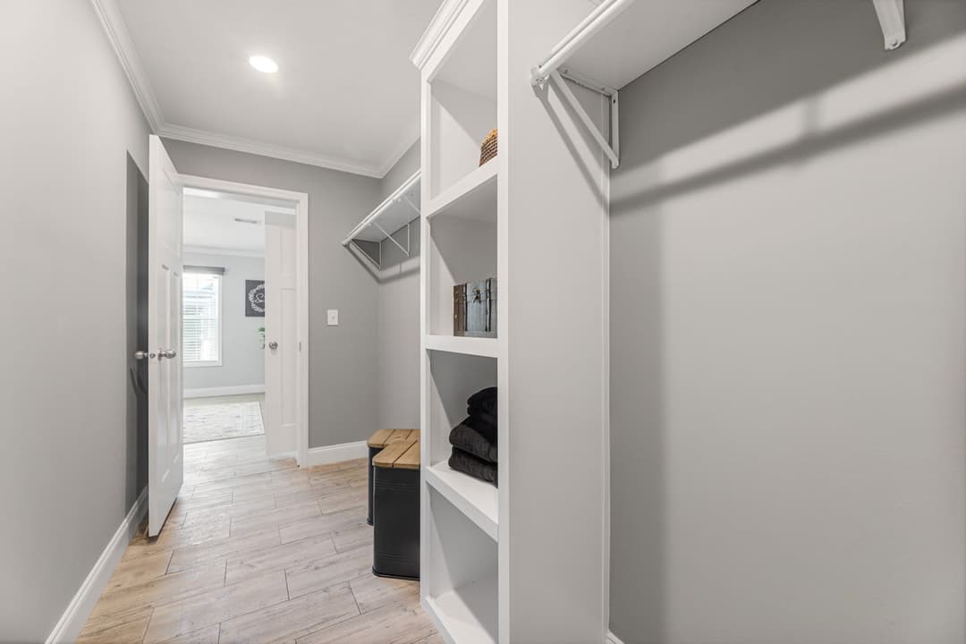 Jones 32764b interior home features