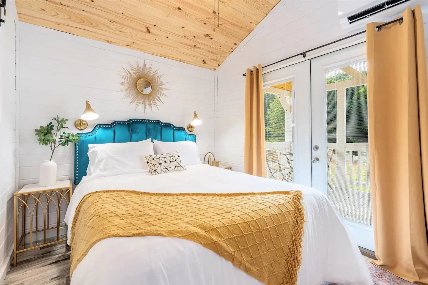River stone | 4b 115 bedroom home features