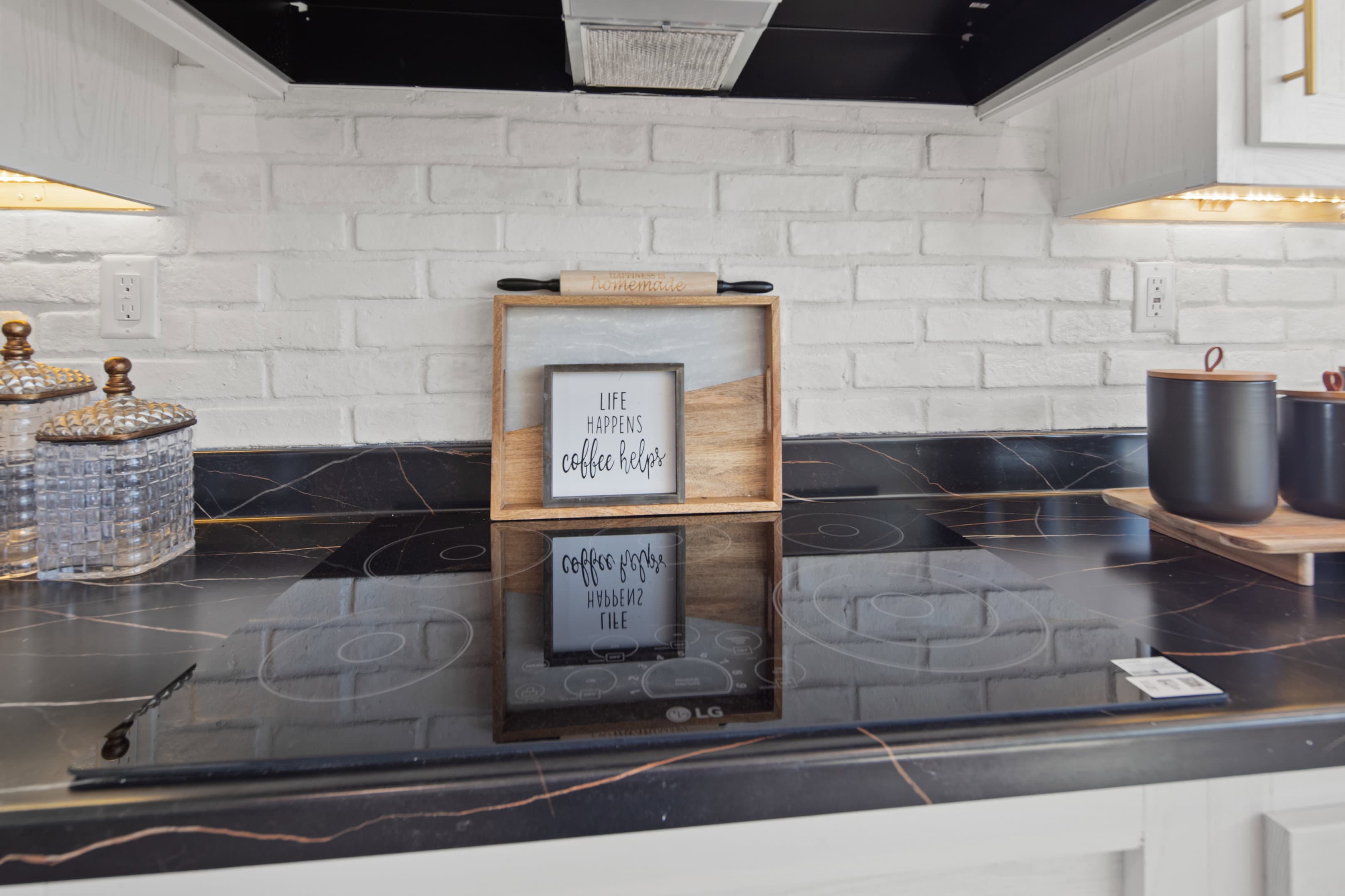 The twin creek  home features