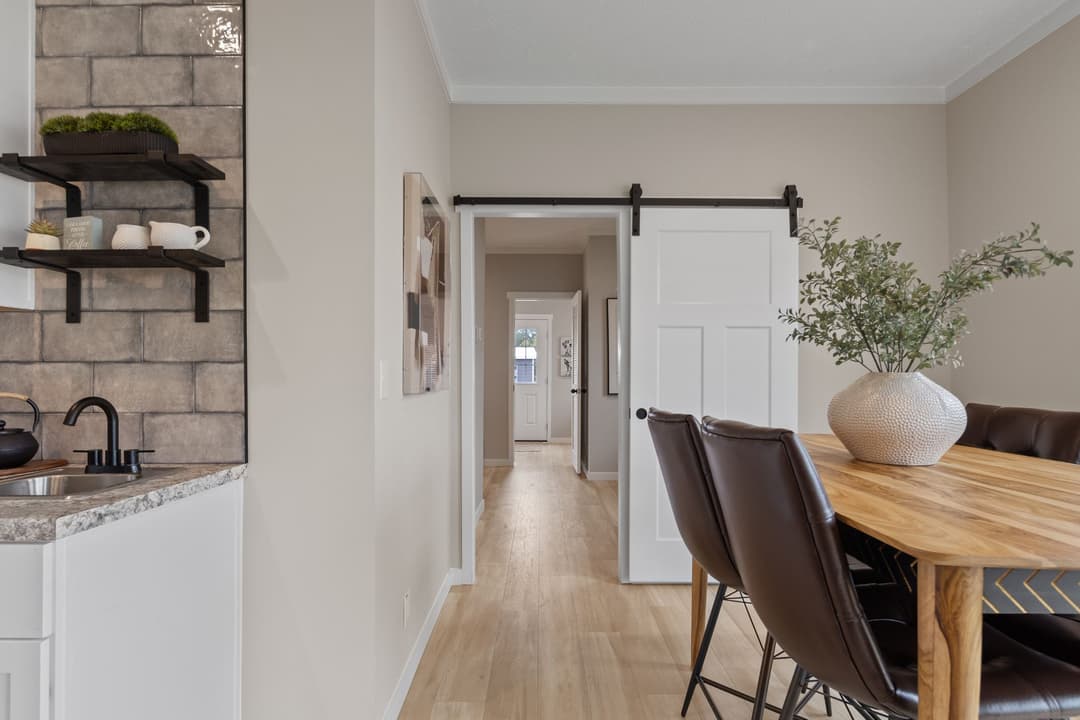 The altitude 2 interior home features