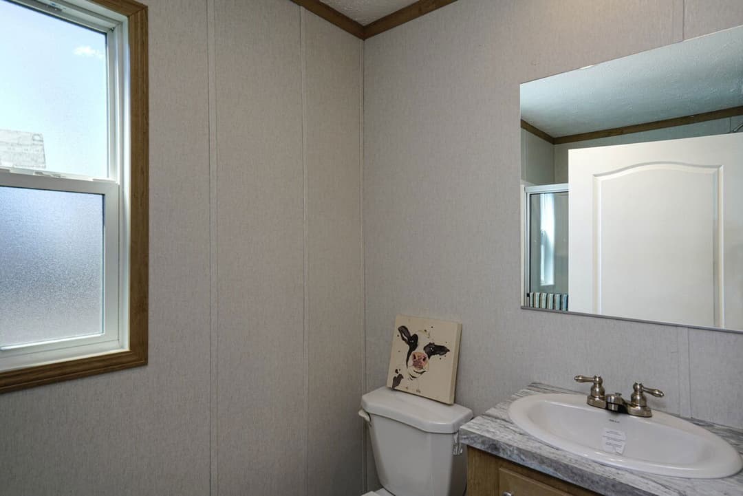 Dakota 14482d bathroom home features