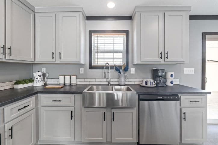 Sparrow 32725a kitchen home features