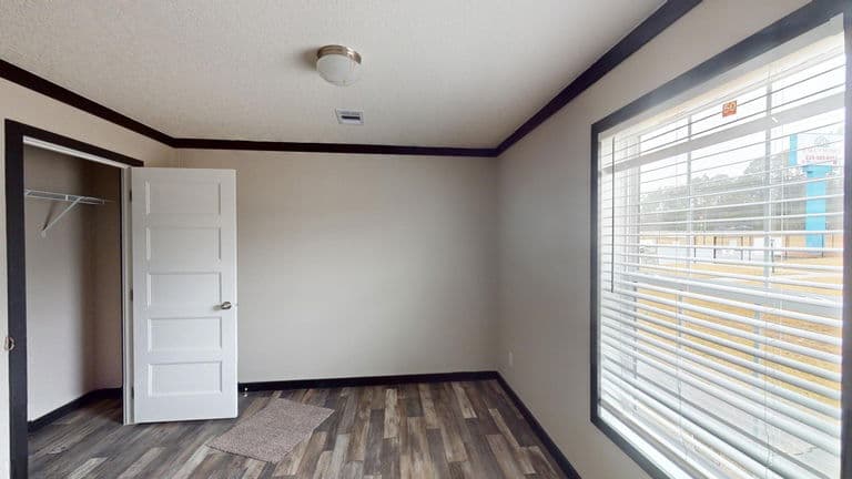 Banning 28724a bedroom home features