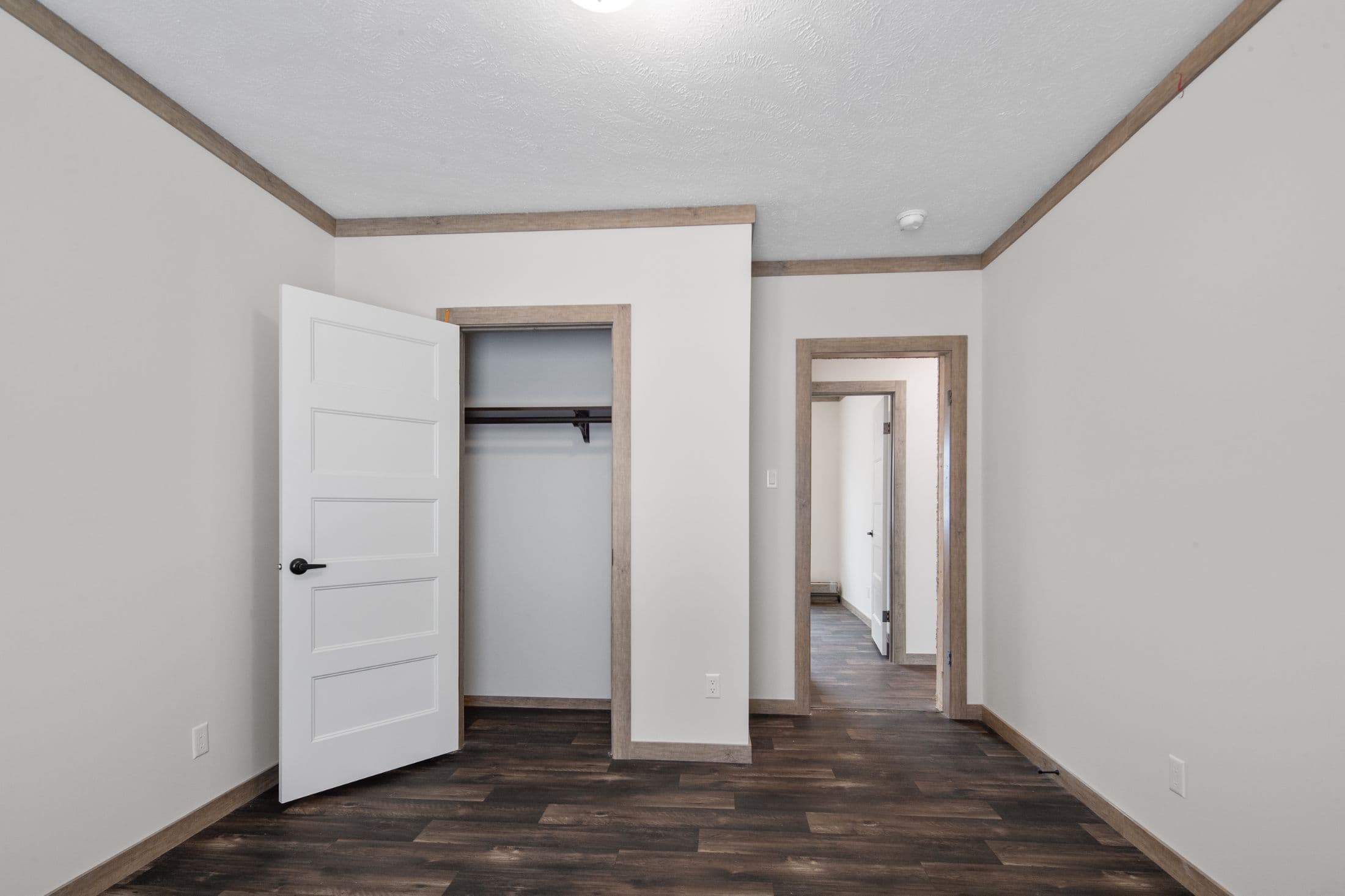 The roxy interior and bedroom home features