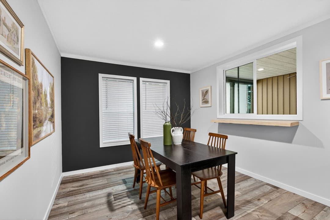 Axis 32563n interior home features