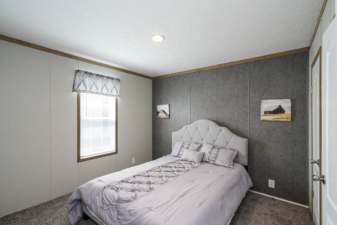 Dakota 14482d bedroom home features