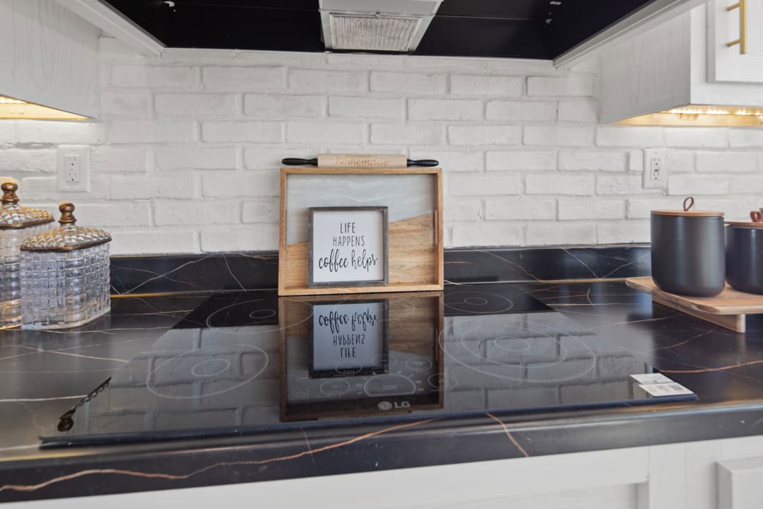 The twin creek interior and kitchen home features