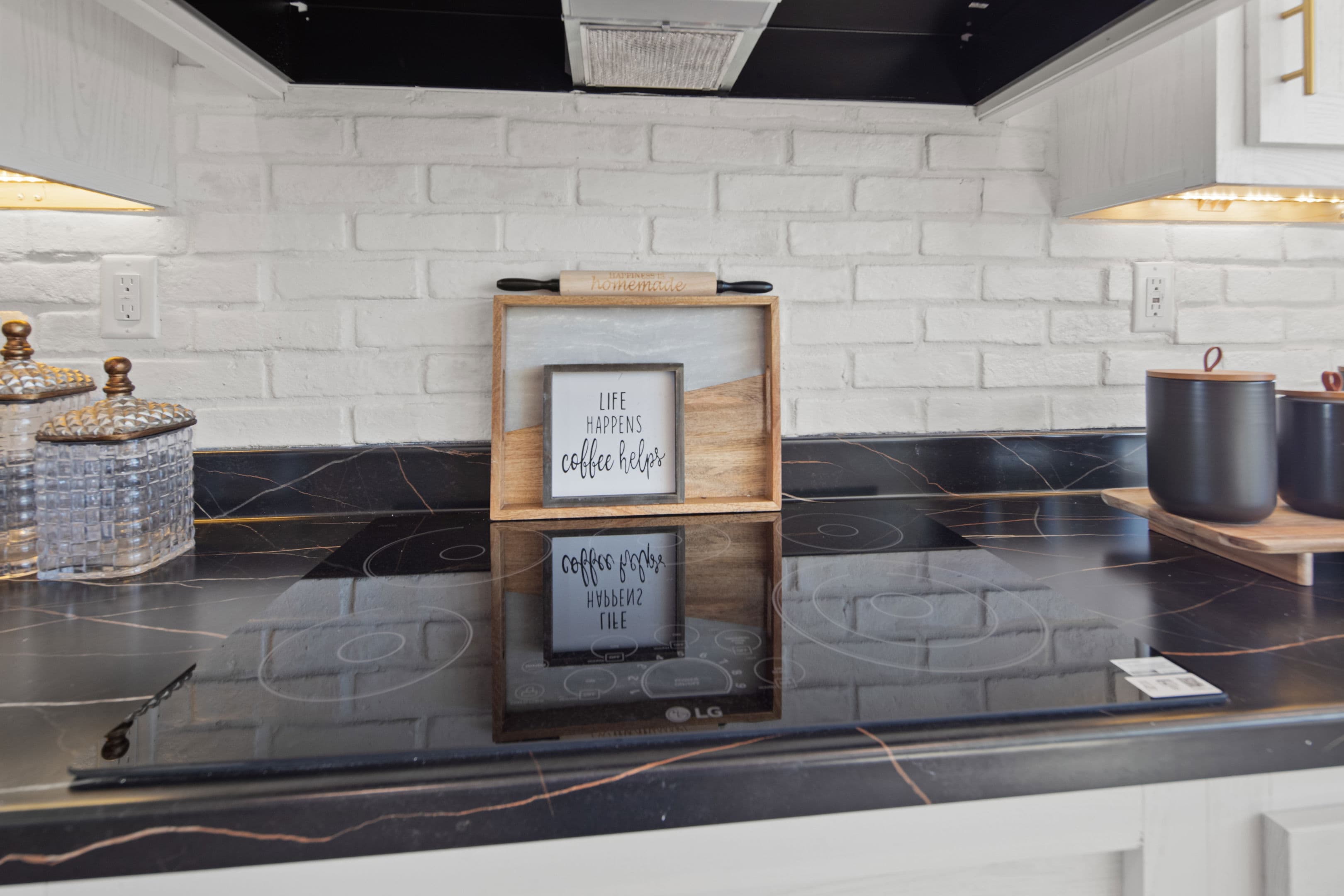 The twin creek interior and kitchen home features