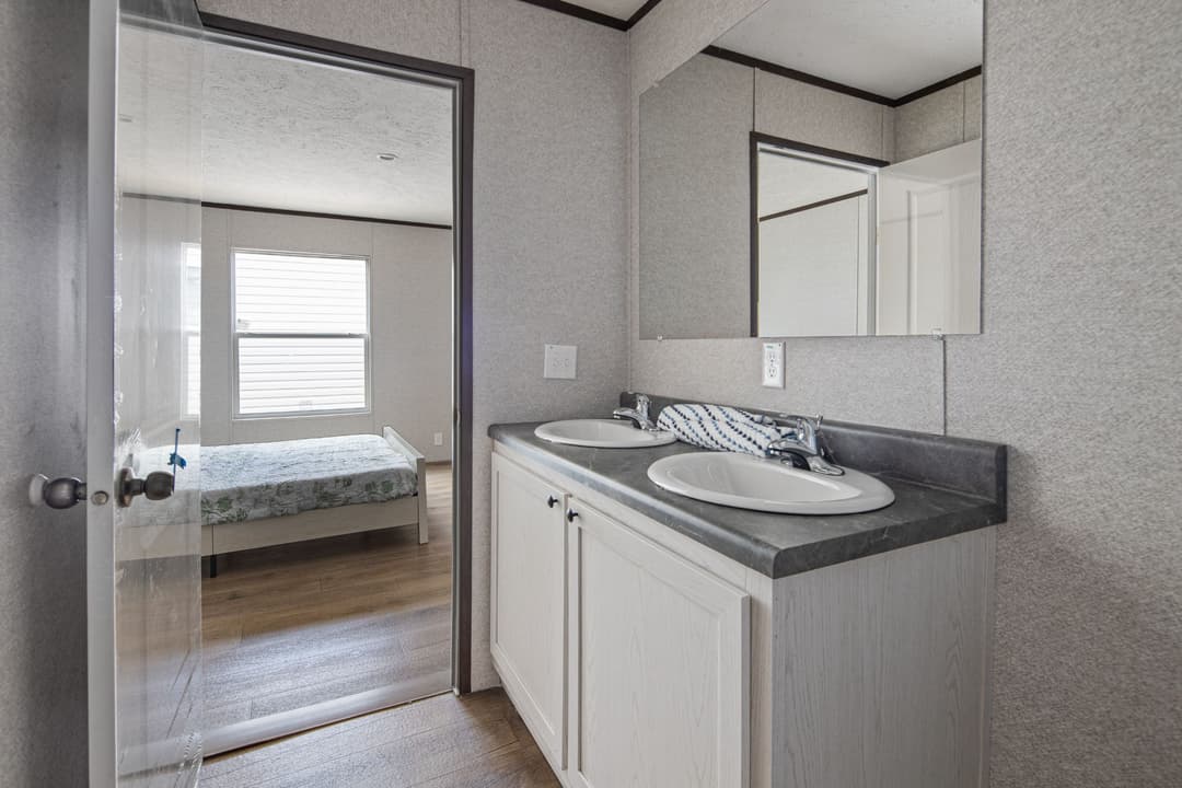 Riverbank 2856 (inventory) bathroom home features