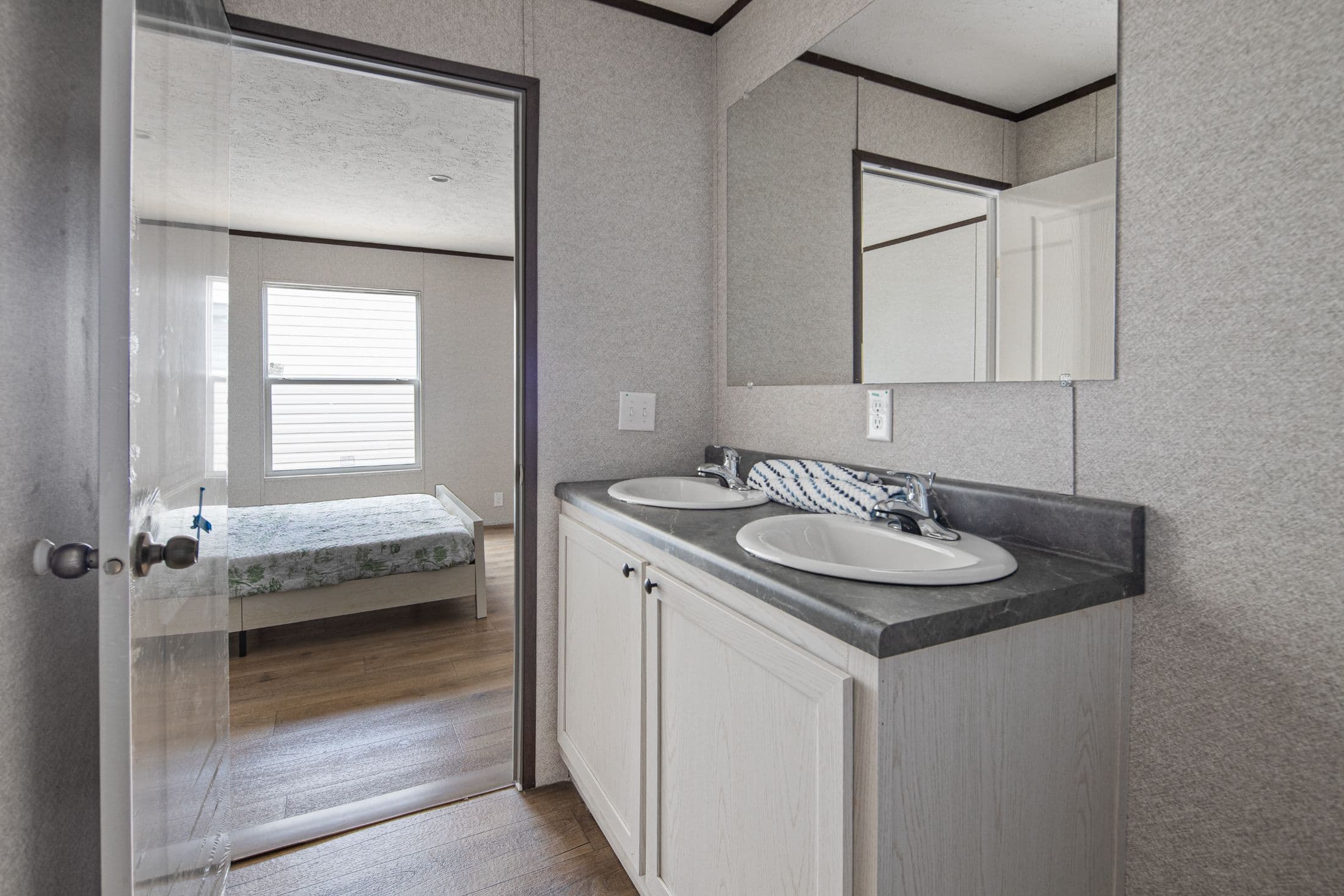 Riverbank 2856 (inventory) bathroom home features