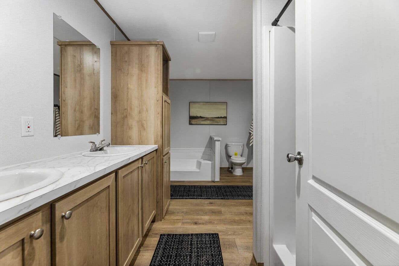 Phoenix 32563a bathroom home features