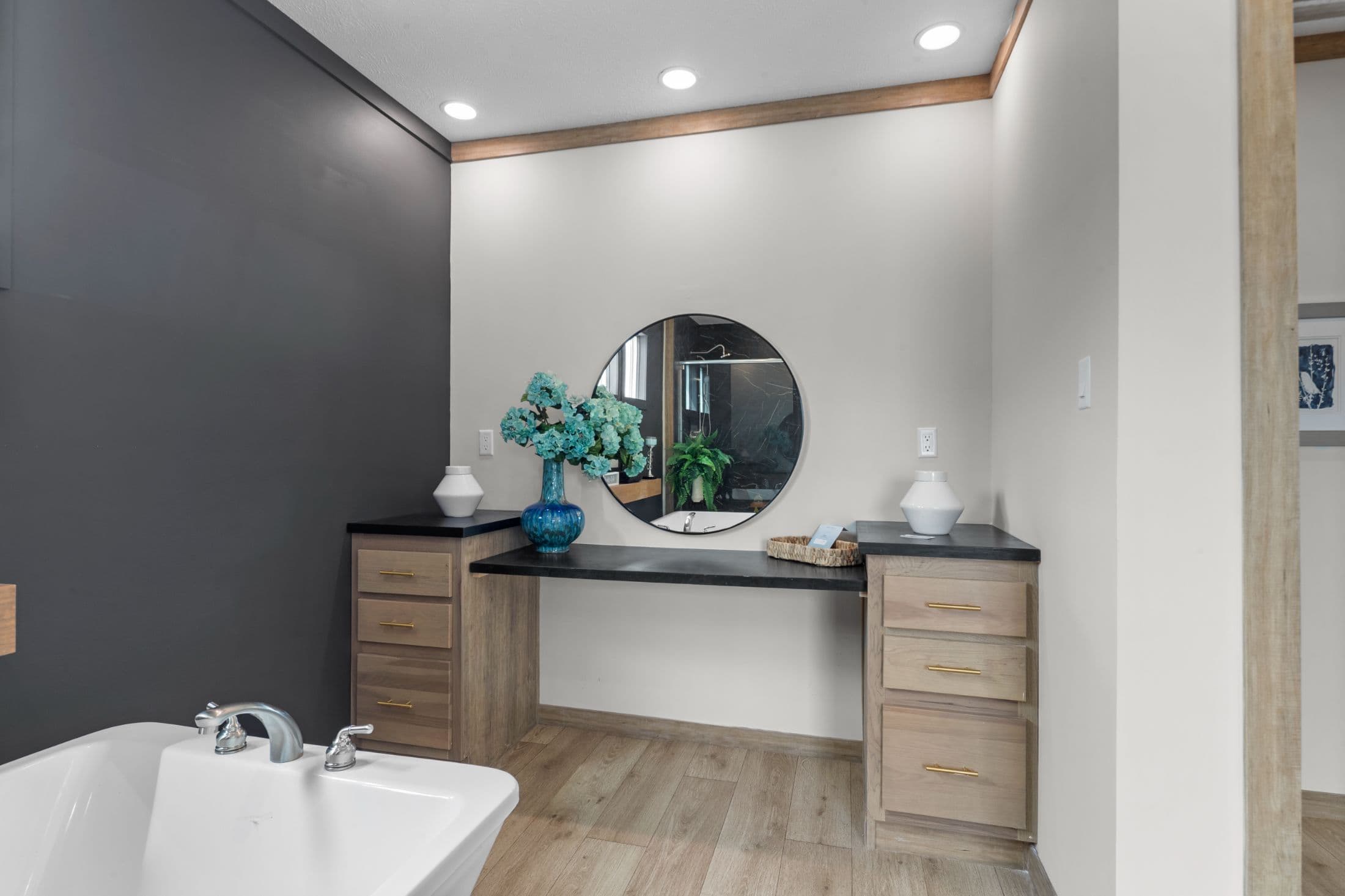 The highland oak  home features