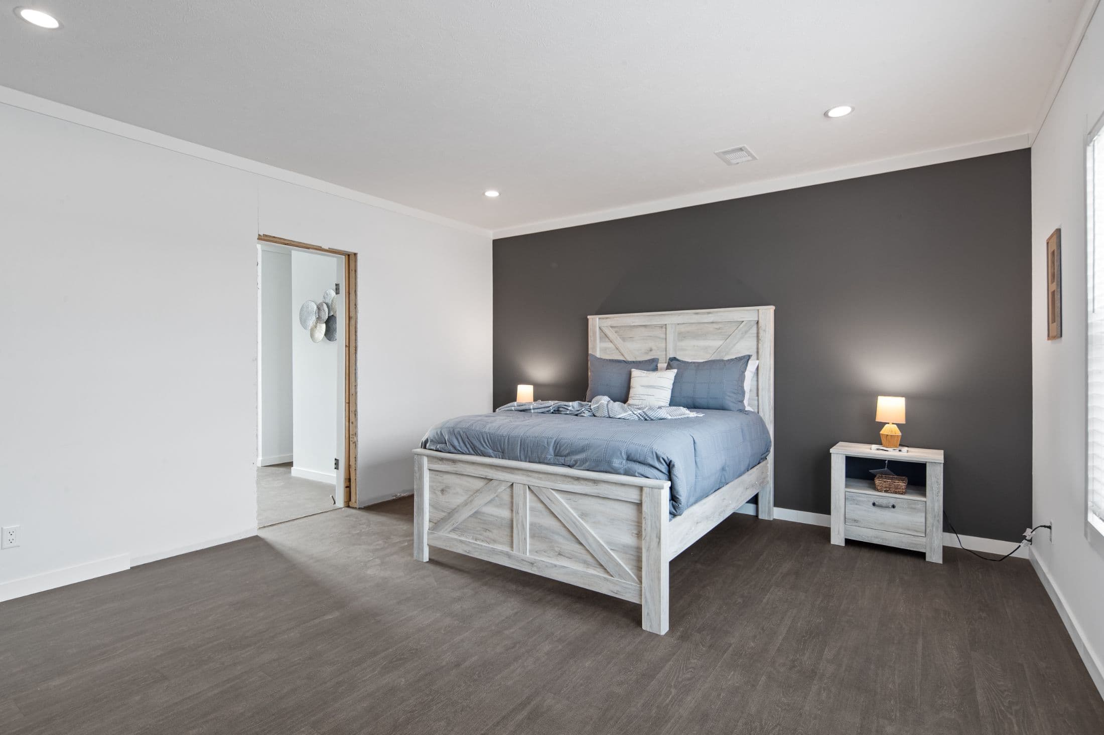 The little creek interior and bedroom home features