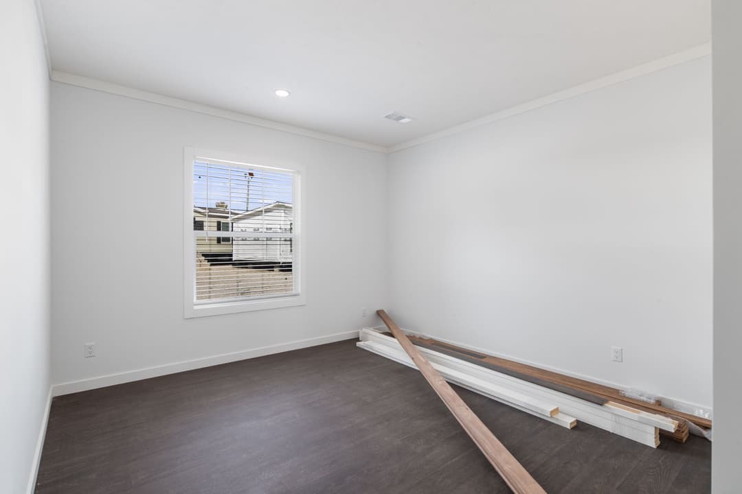 The little creek interior and bedroom home features