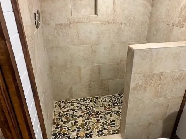 Polar pines | 4b 109 bathroom home features
