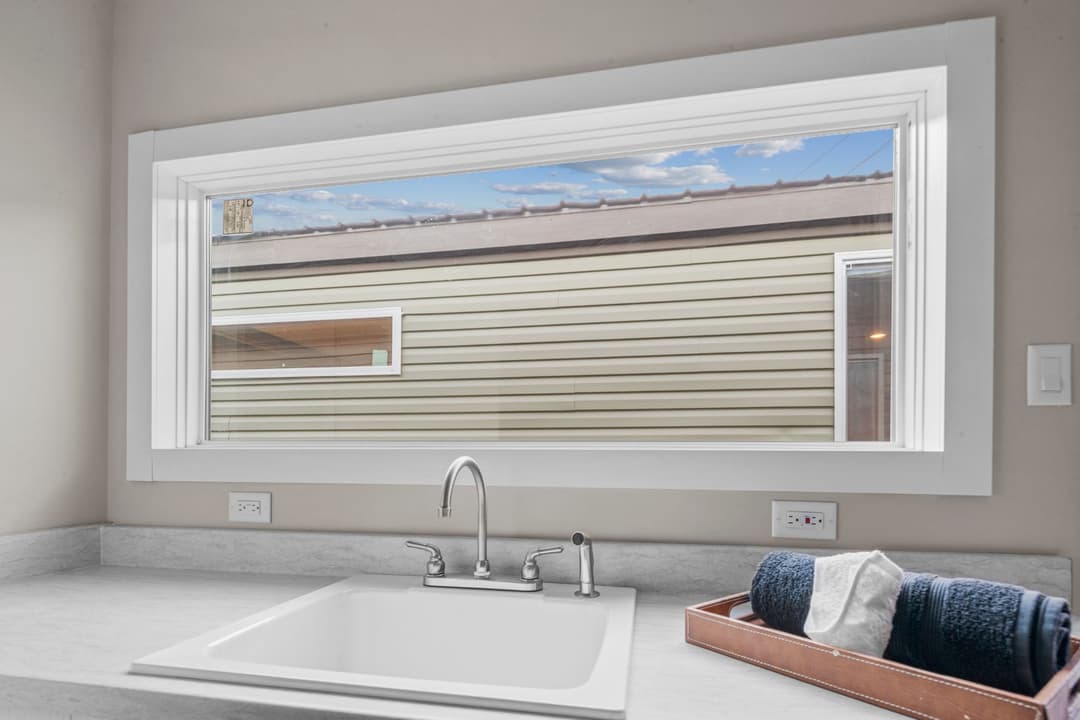 The azalea interior and kitchen home features