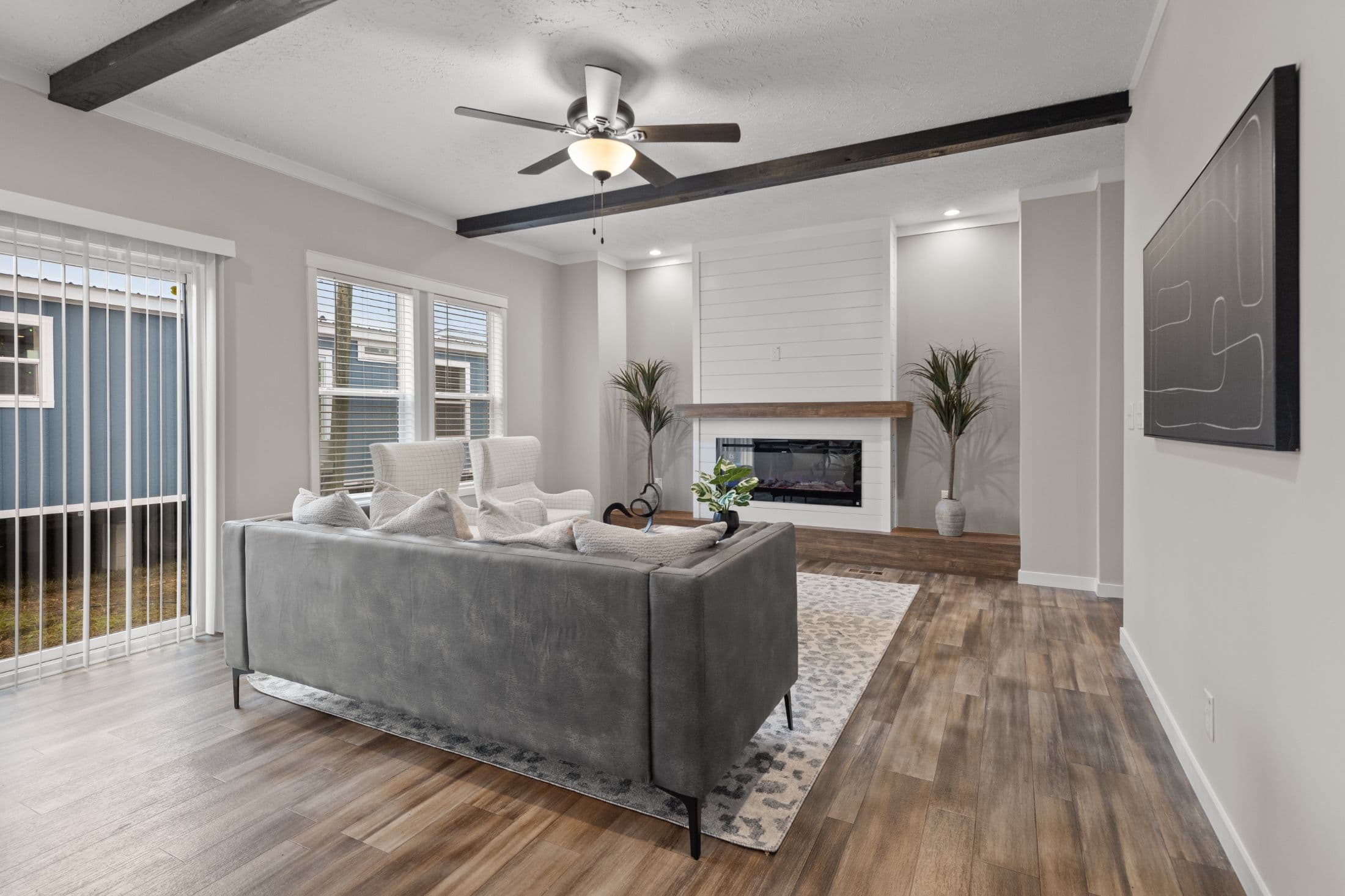 The altitude 1  home features