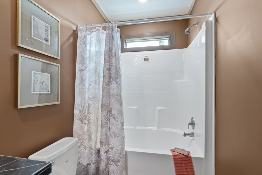 The roxy interior and bathroom home features