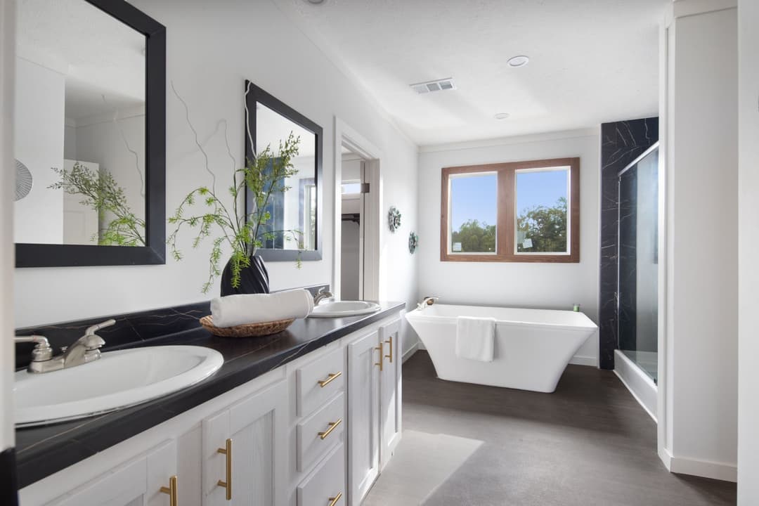 The little creek interior and bathroom home features