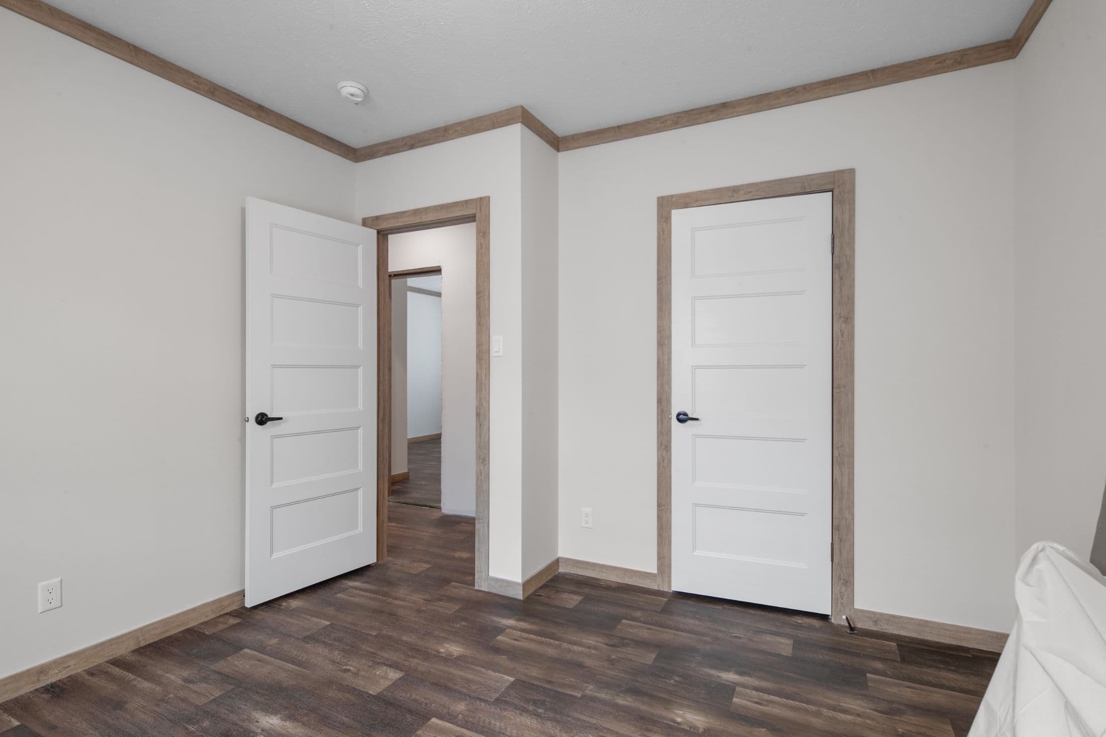 The roxy interior and bedroom home features