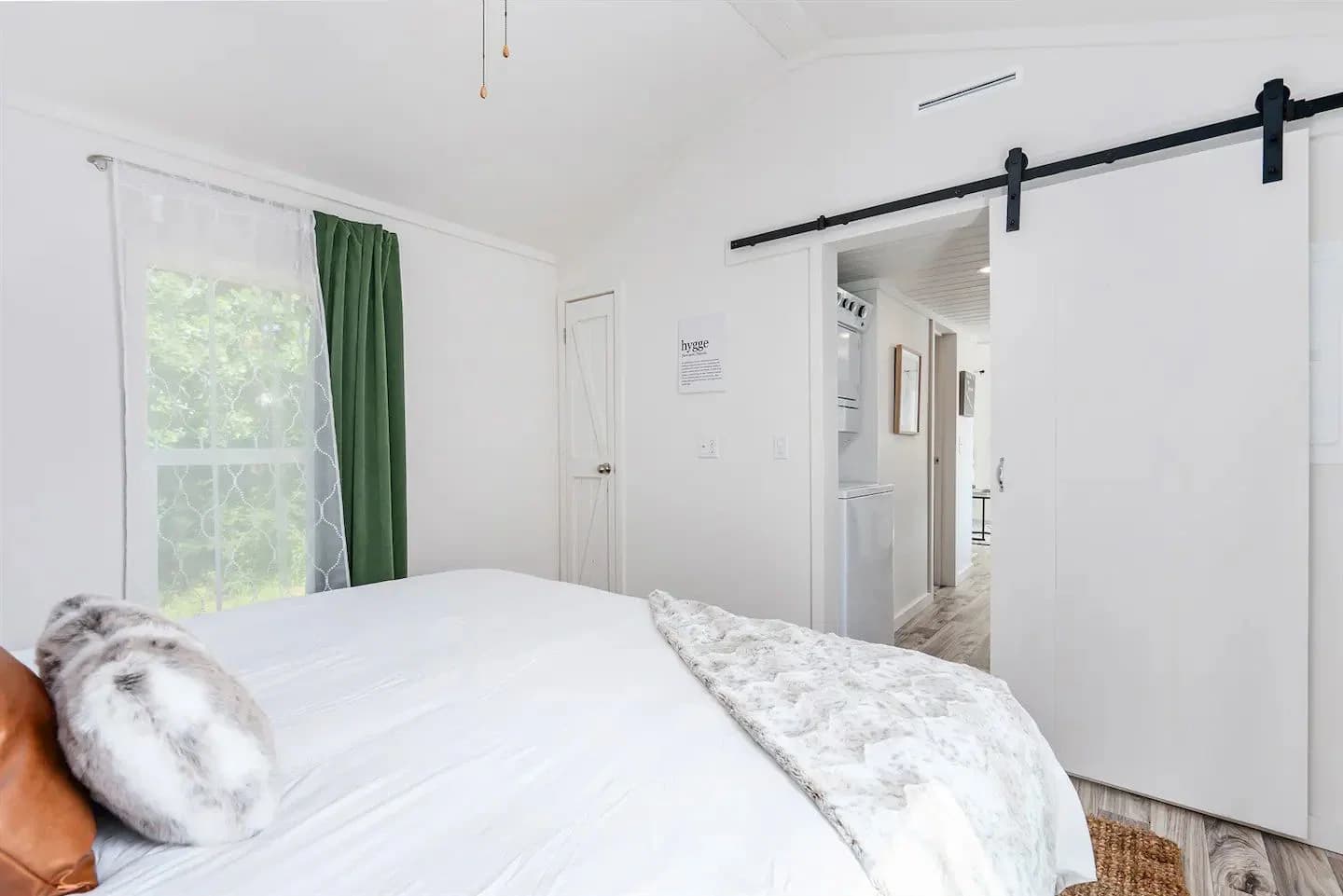 Whispering pines | 4b 100 bedroom home features