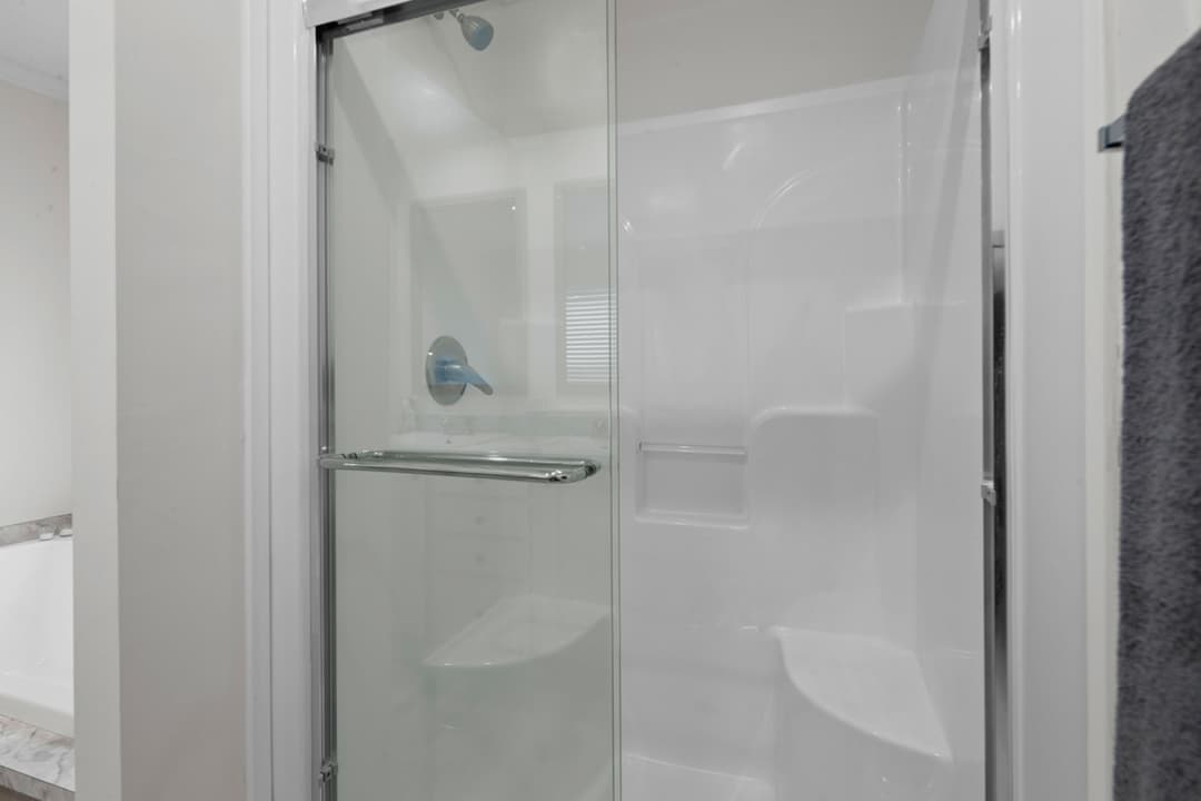 Pinehurst (inventory) interior and bathroom home features