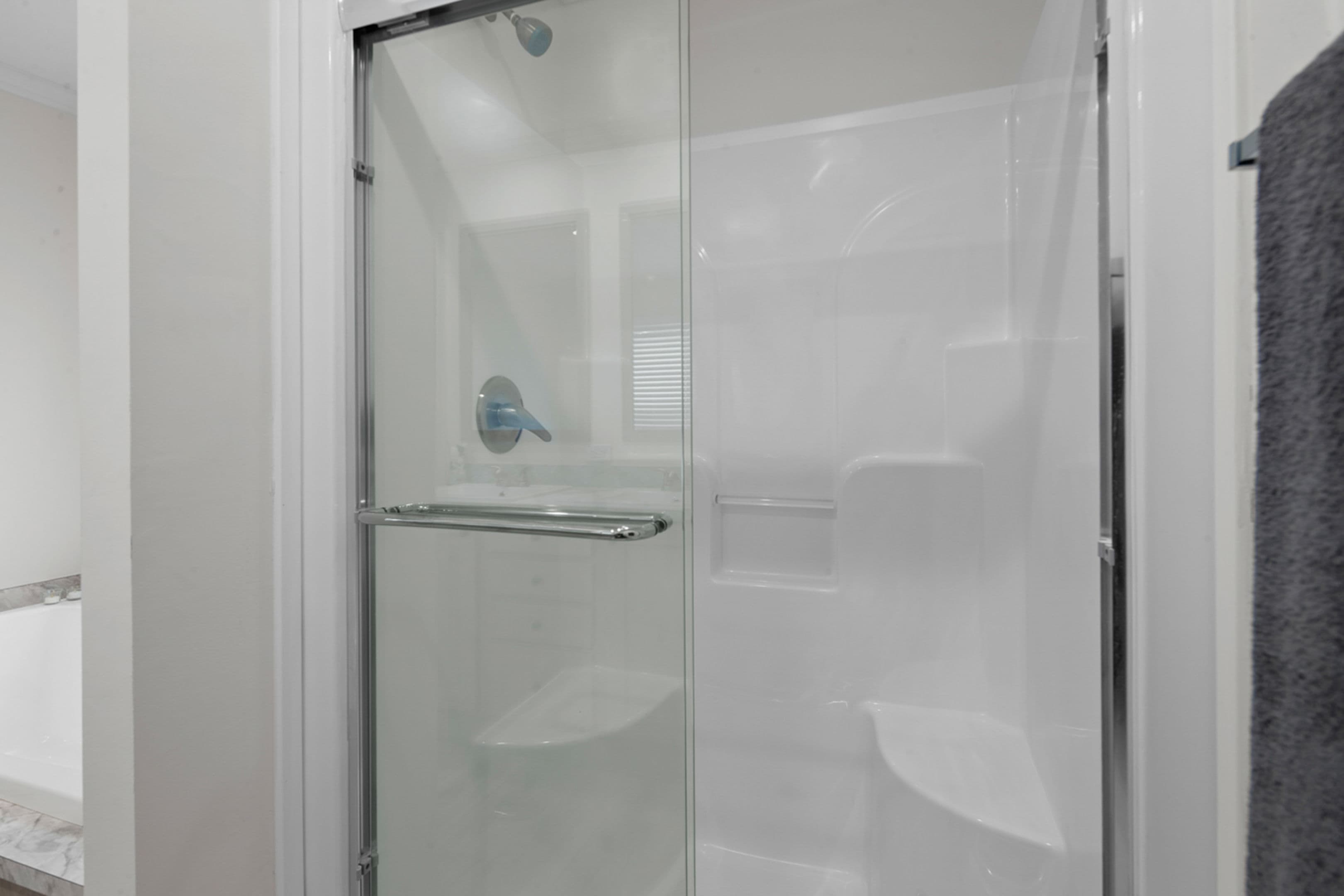 Pinehurst (inventory) interior and bathroom home features