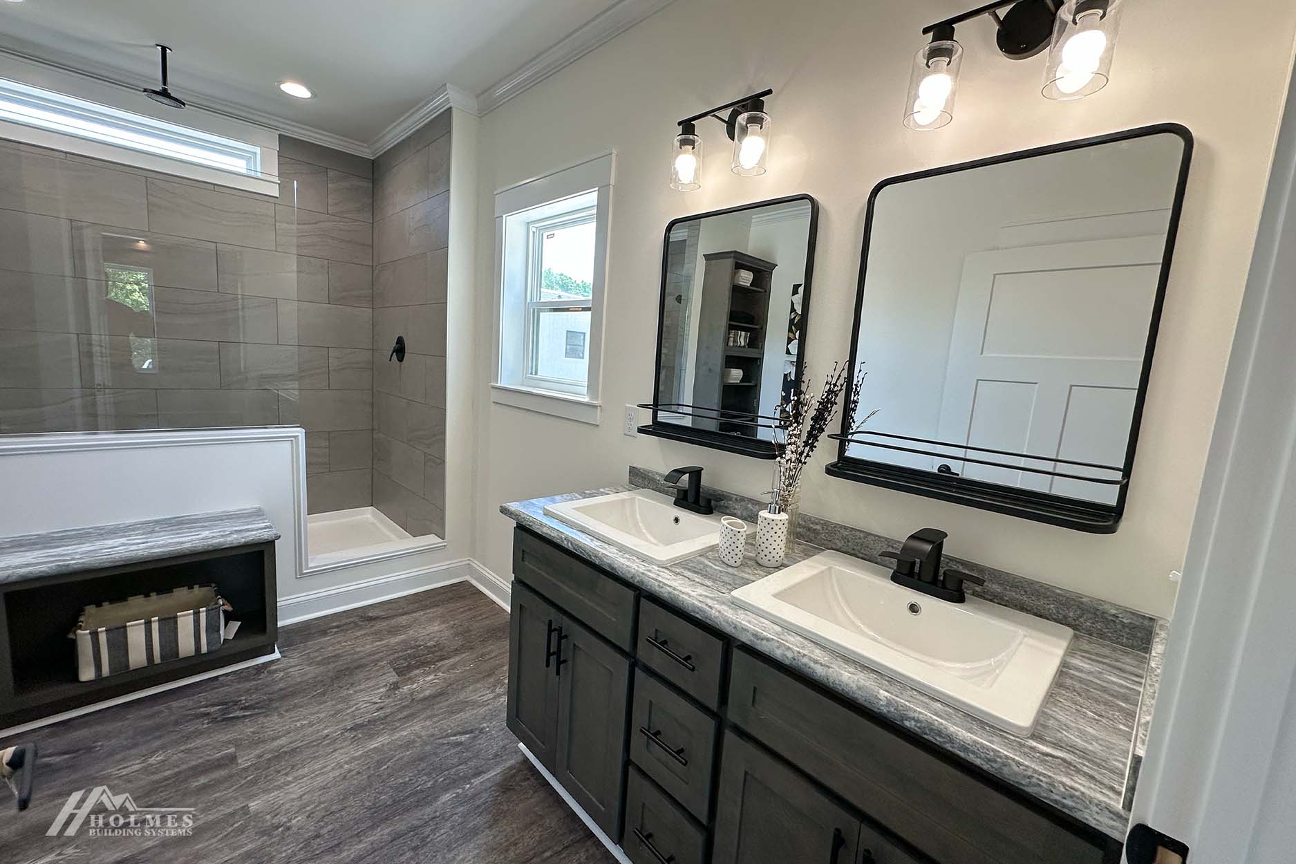 Caroline bathroom home features