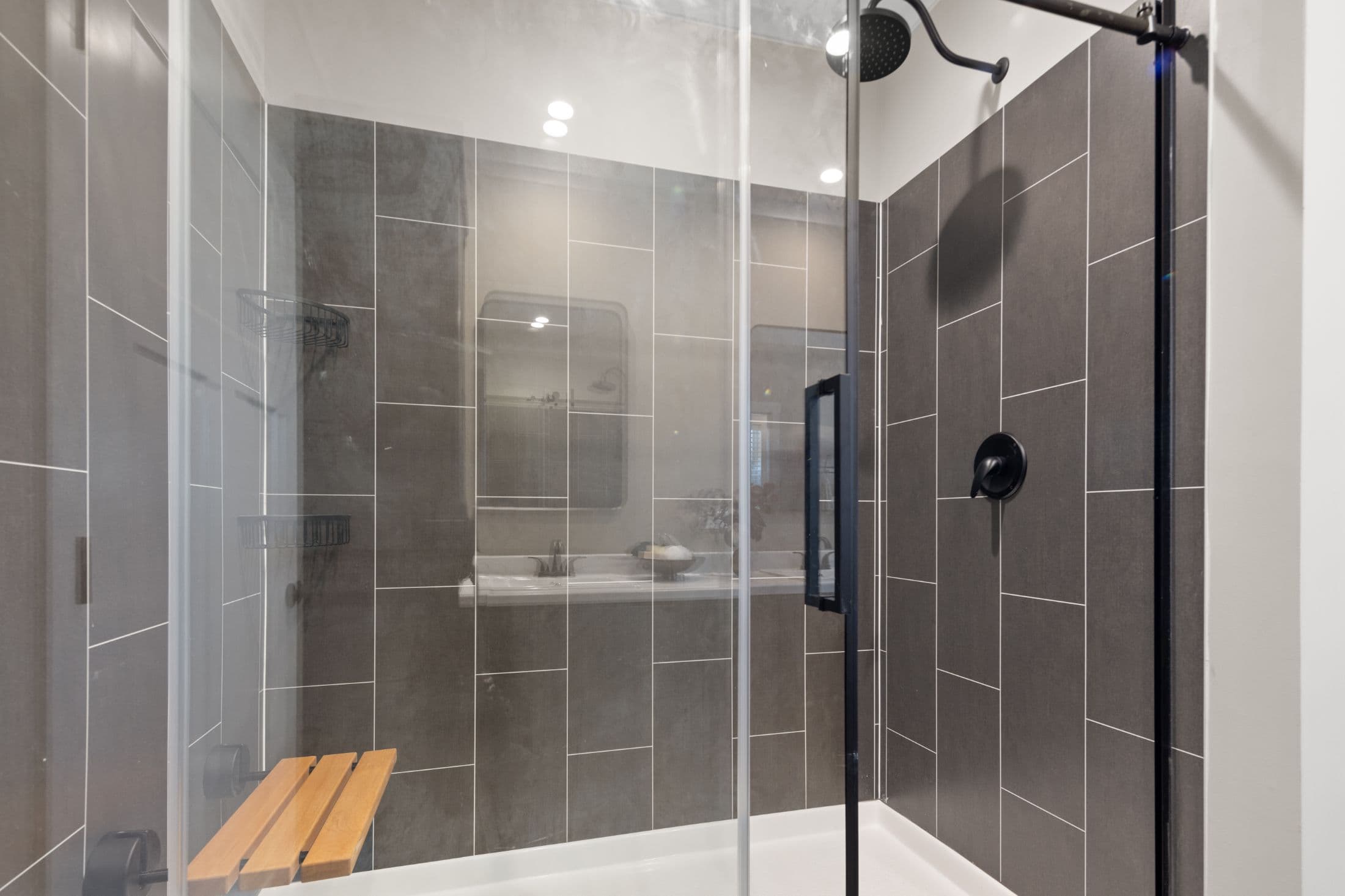 The altitude 1  home features