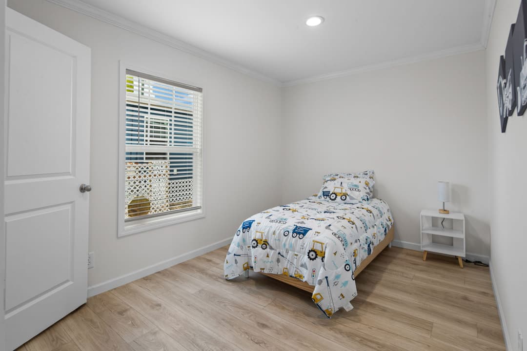 Pinehurst (inventory) interior and bedroom home features