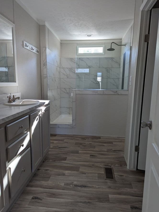 Cavco 32764c bathroom home features