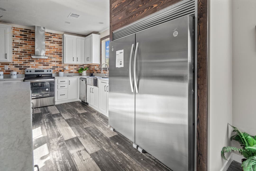 The azalea interior and kitchen home features