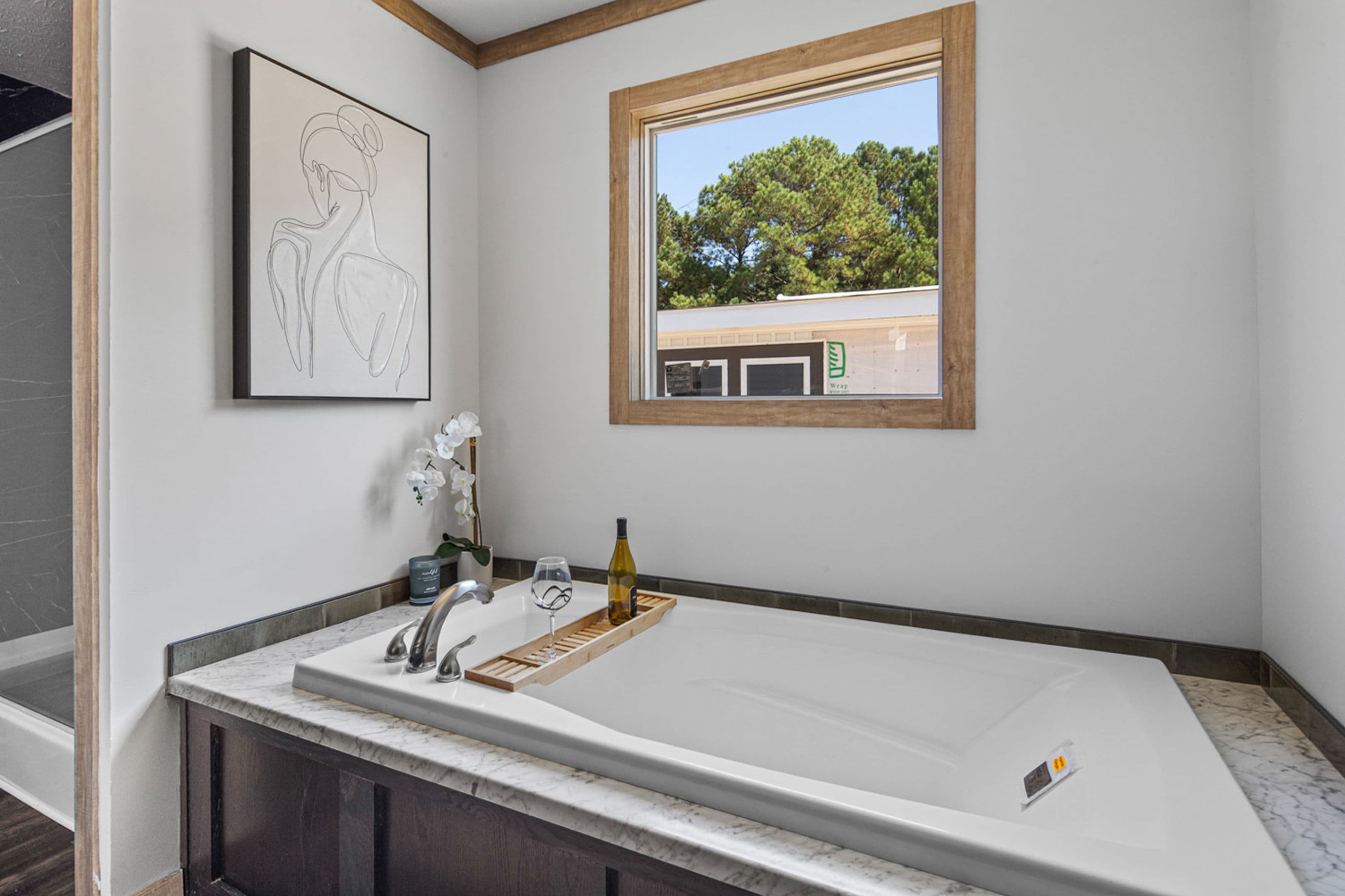 The delilah (inventory) bathroom home features