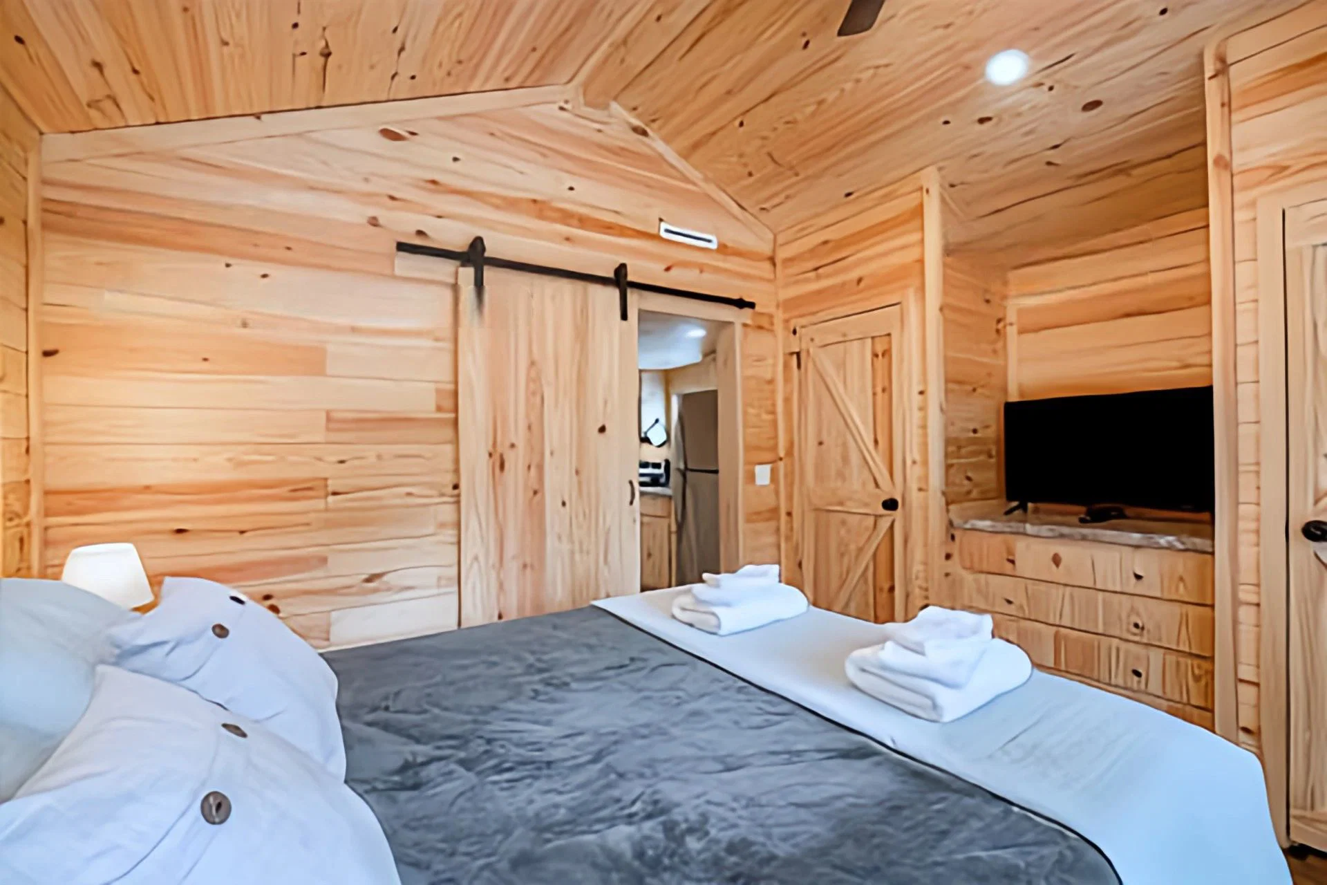 Base camp | 4b 103 bathroom home features