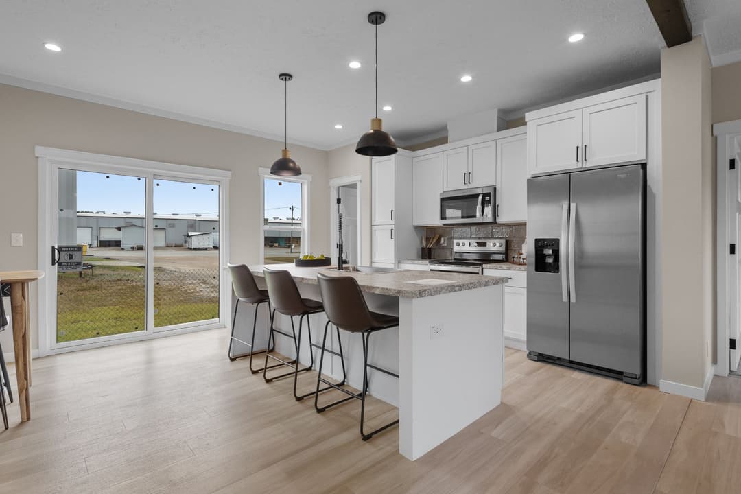 The altitude 2 kitchen home features