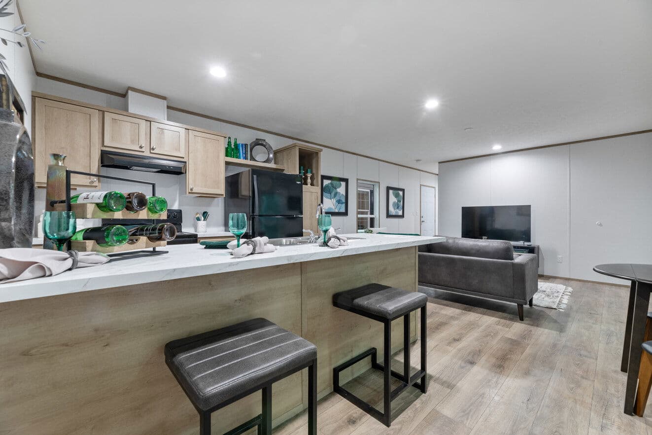 16562a kitchen home features