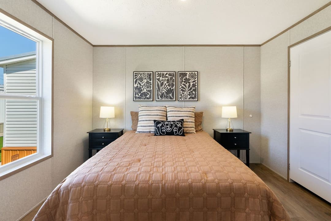 Prime 1636h11p01 bedroom home features