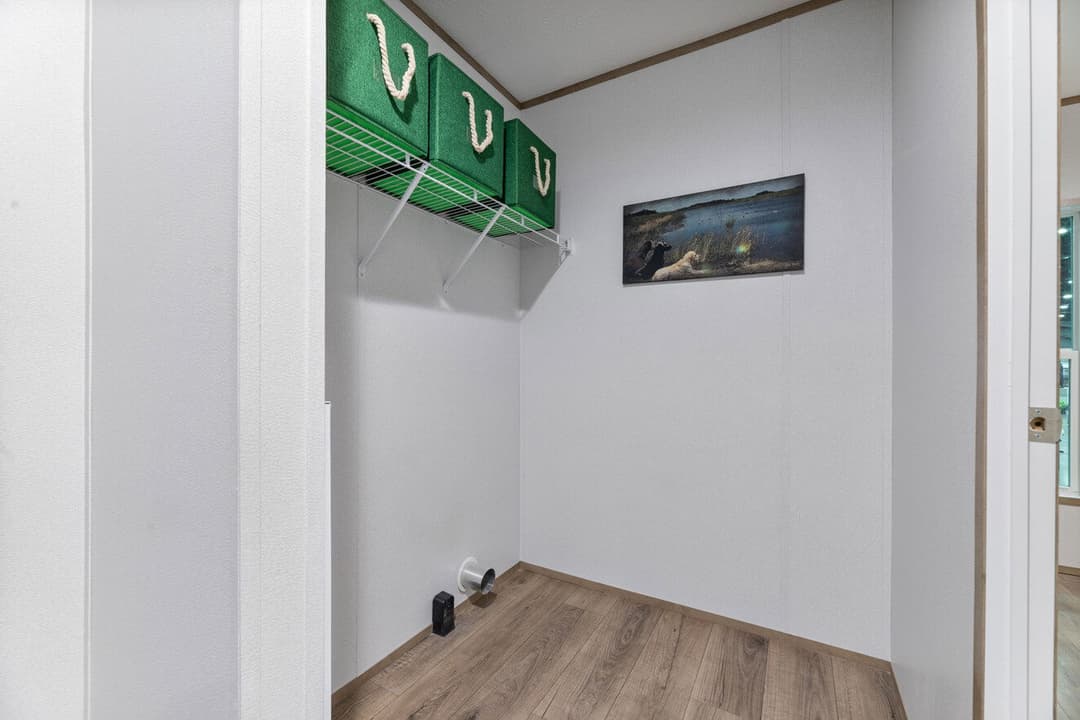 Augusta 16562a interior home features