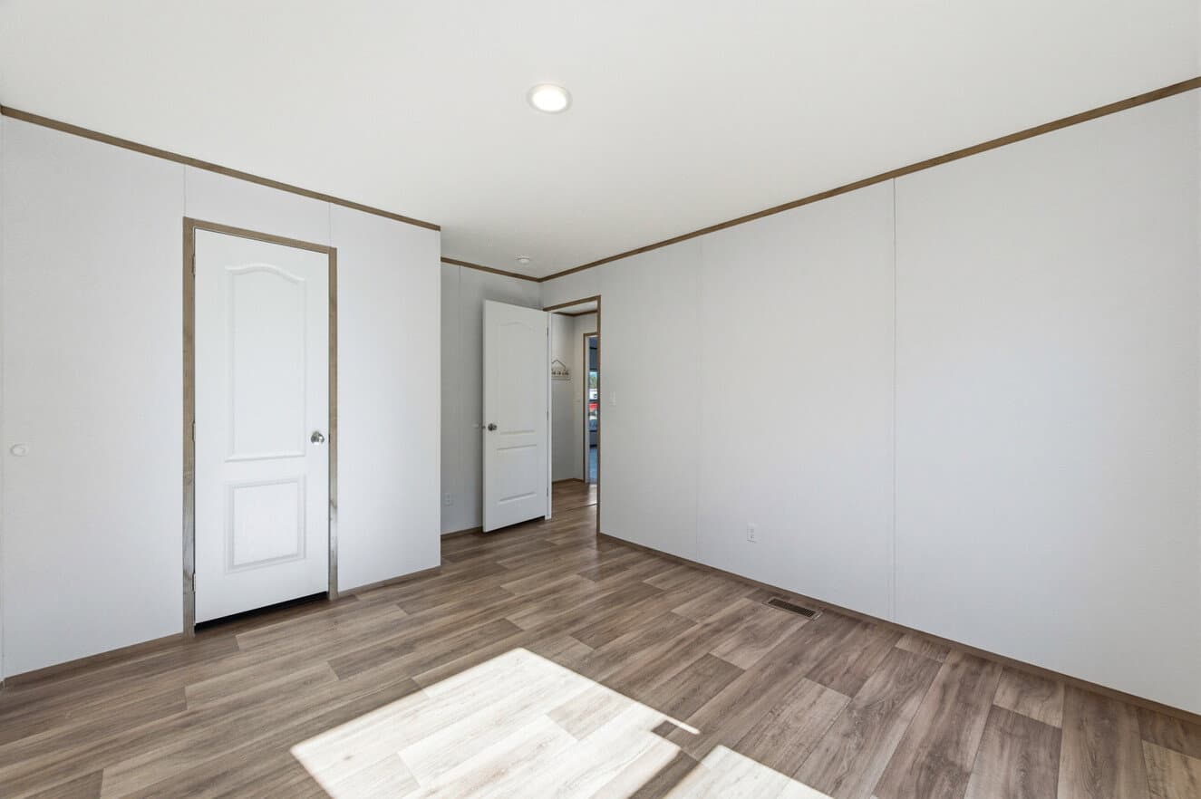 Phoenix 32483b  home features