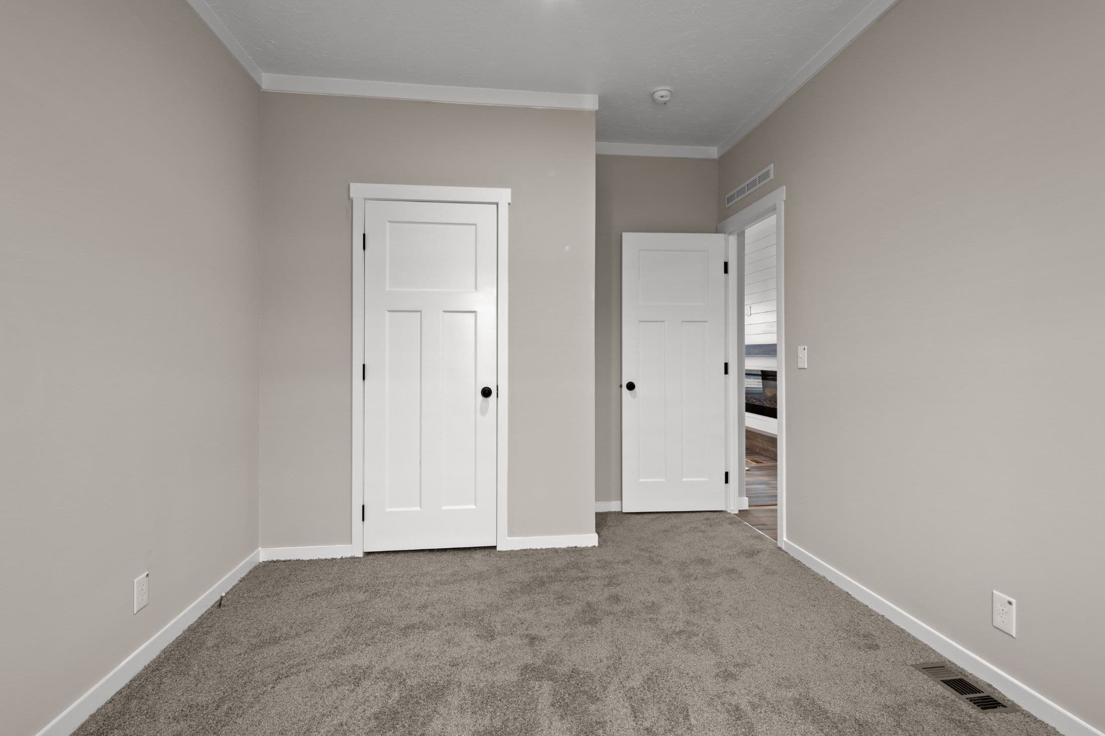 The altitude 1  home features