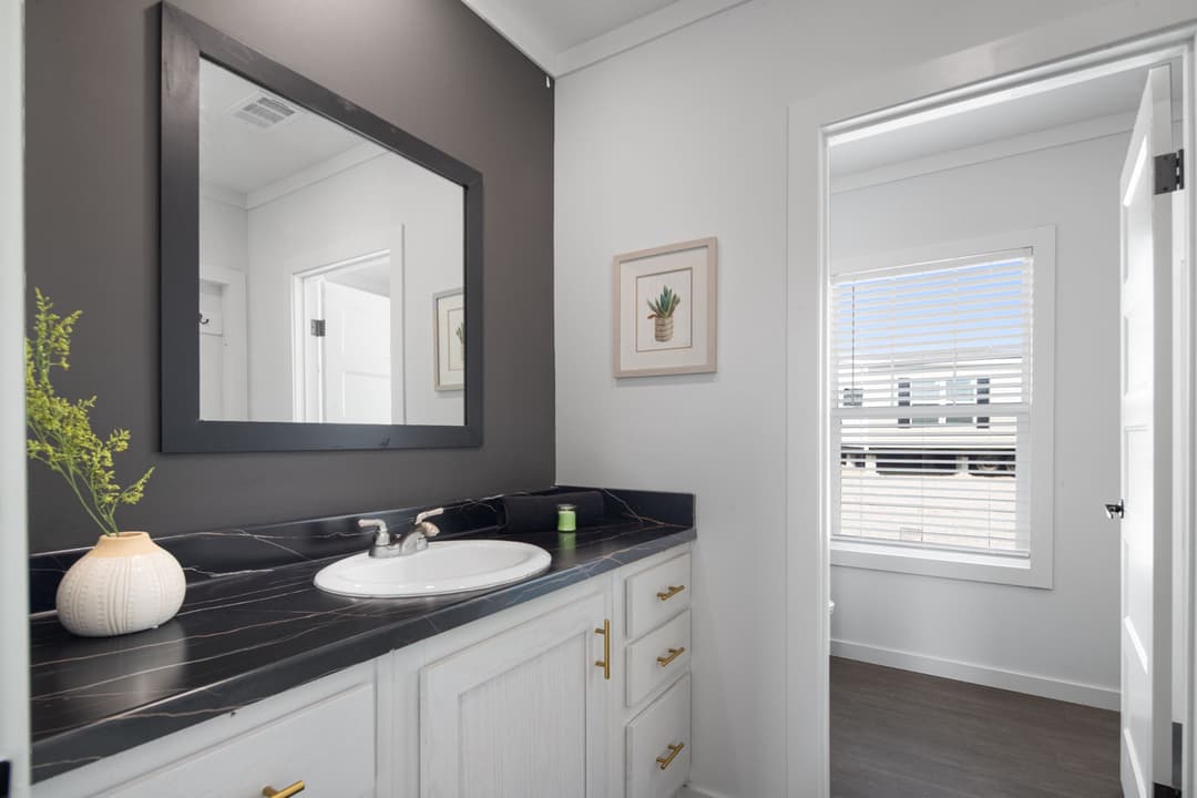 The little creek interior and bathroom home features