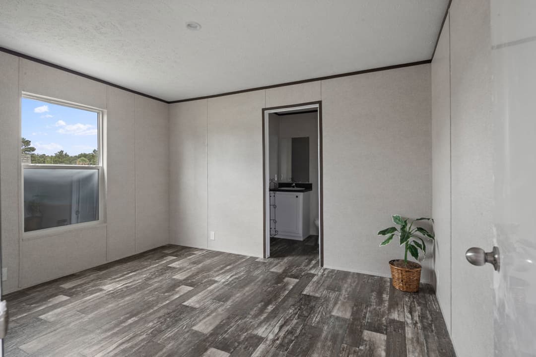 Riverside 1456 interior home features