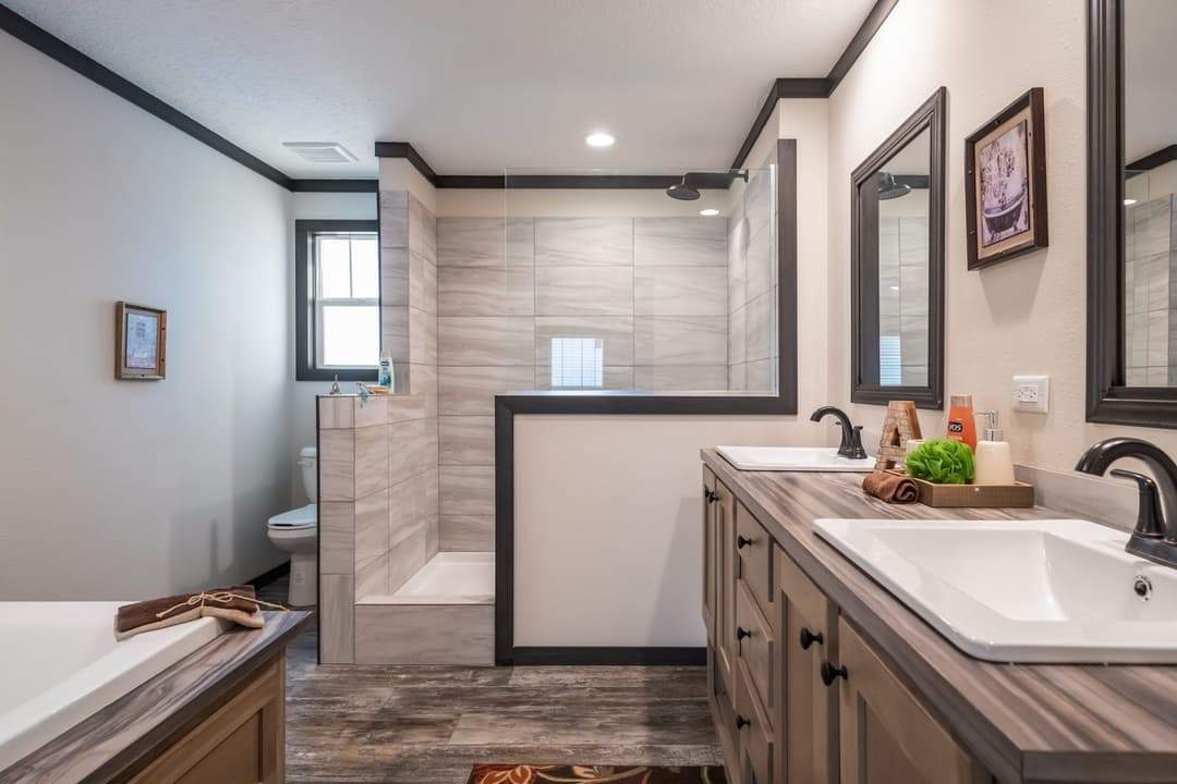 Boujee 2 bathroom home features