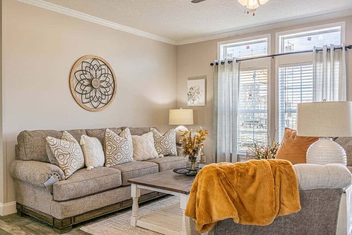 King 32764b interior home features