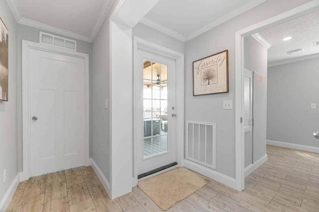 Jones 32764b interior home features