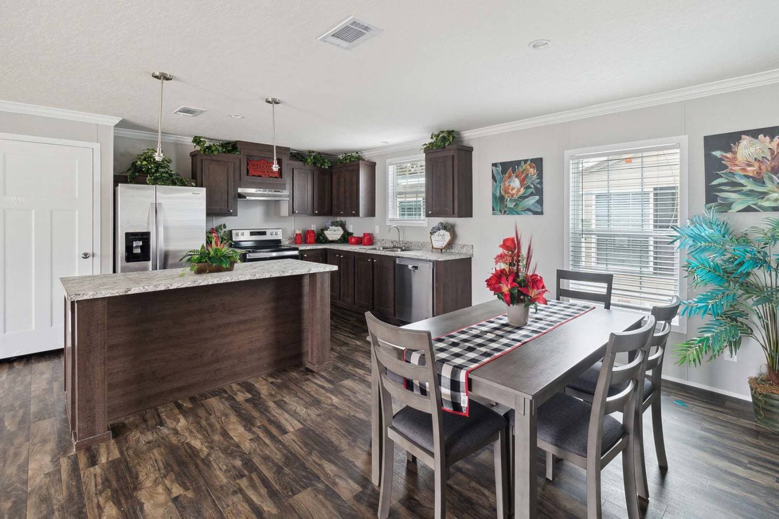 Home run 3272228 kitchen home features