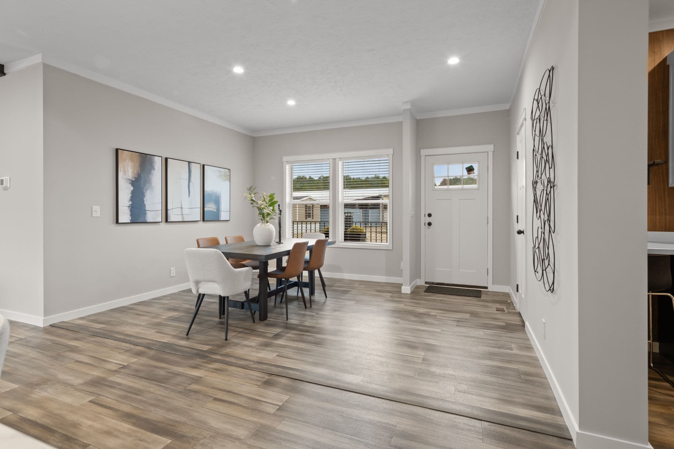 The altitude 1 interior home features