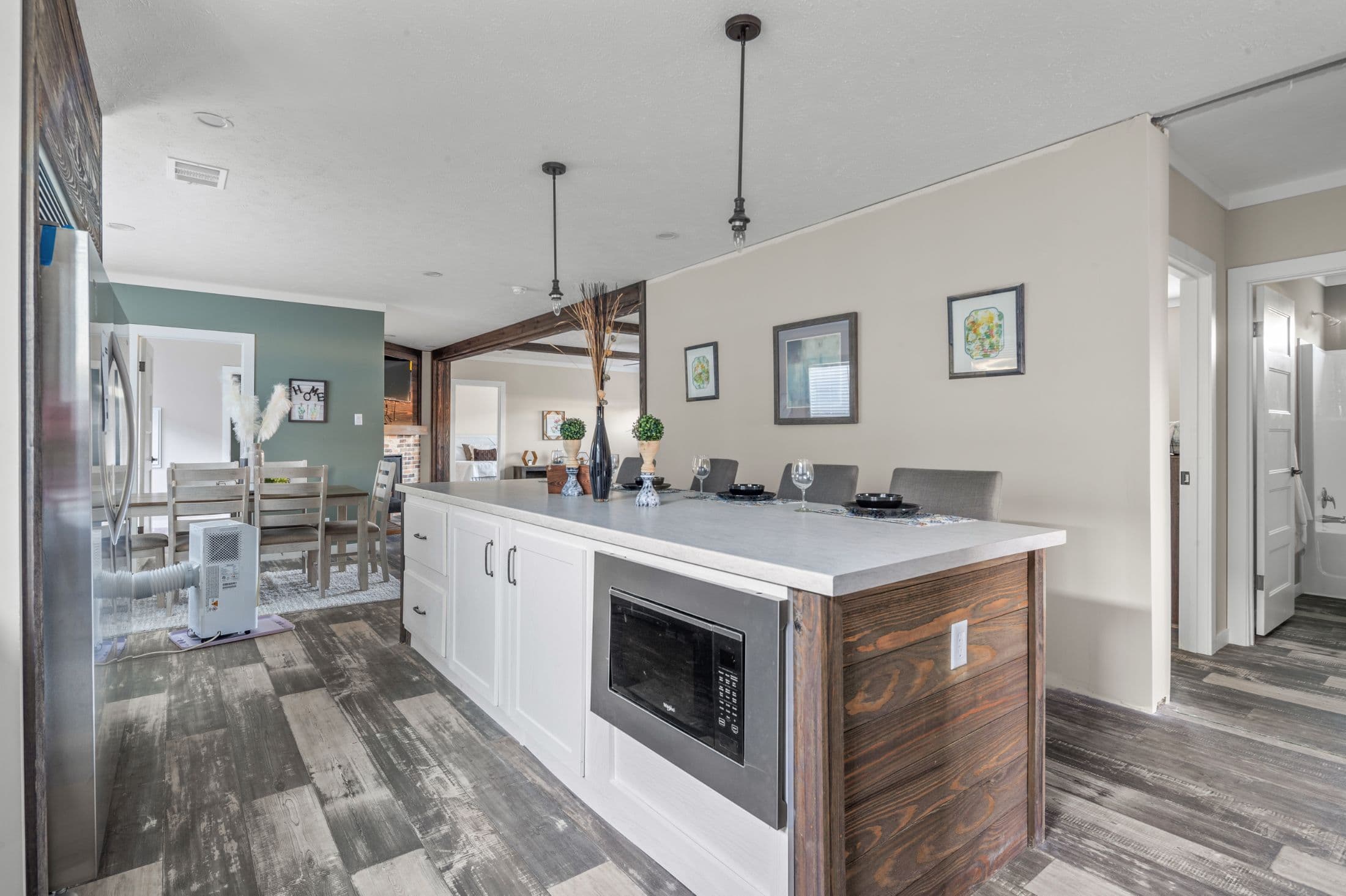 The azalea interior and kitchen home features